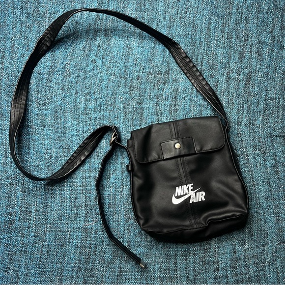 Nike Bags Rare Vintage Nike Air Crossbody Bag In Black Y2k 0s